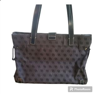 Dooney & Bourke | Beautiful Women's Shoulder Bag